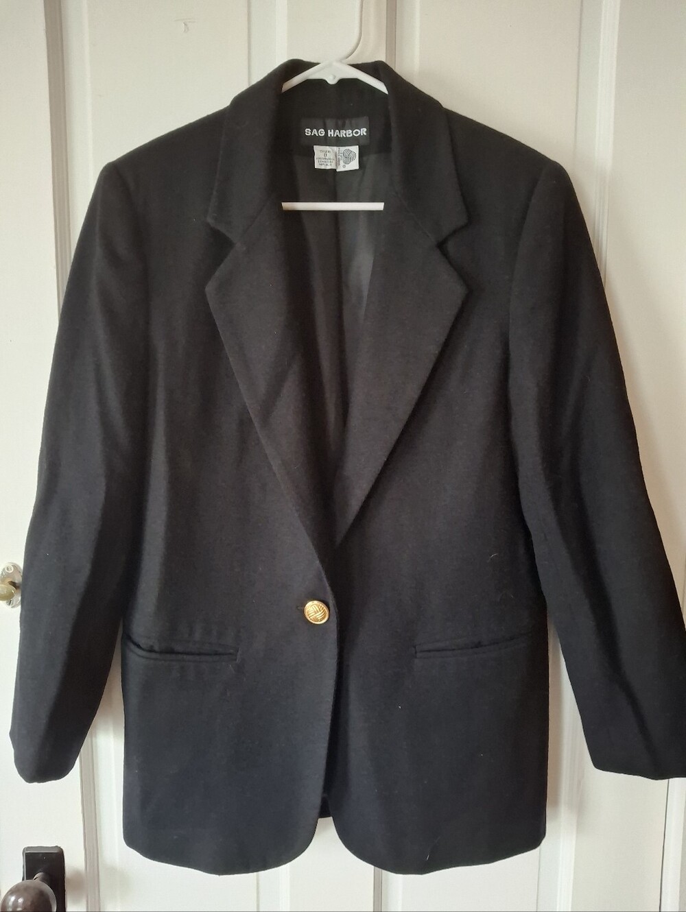 Vintage Sag Harbor Black 100% pure wool blazer, size 8